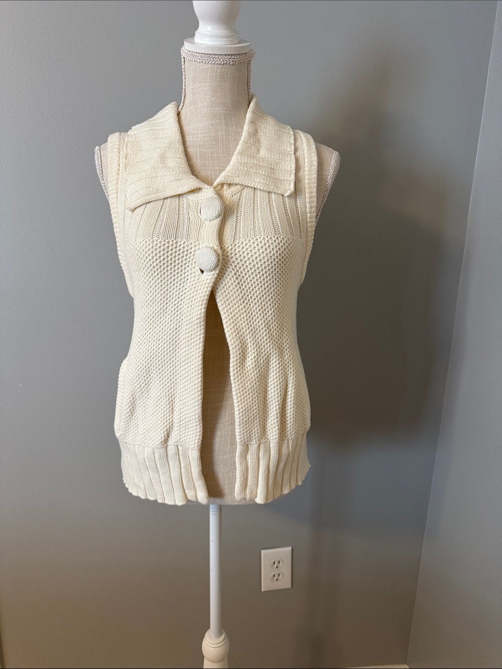 Forever 21 Cream Ribbed Knit Sleeveless Cardigan